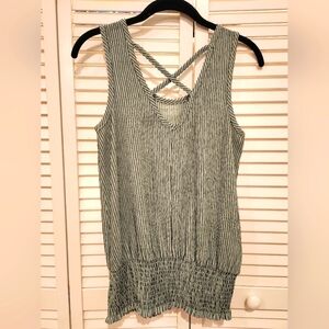 Daytrip by Buckle shear top